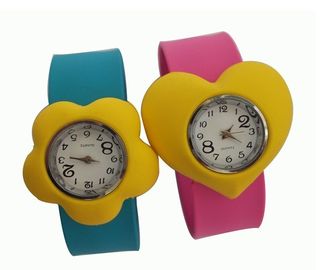 प्यारा सिलिकॉन बच्चों को थप्पड़ पशु डिजाइन सिलिकॉन Wristband घड़ी के साथ घड़ी