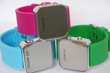 टिकाऊ रंगीन सिलिकॉन Wristband घड़ी / सिलिकॉन कंगन घड़ियाँ