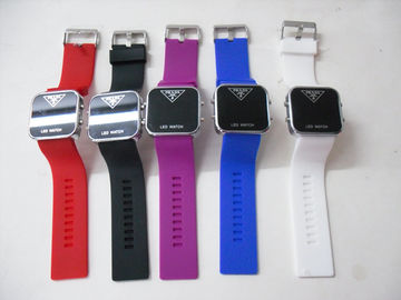 टिकाऊ रंगीन सिलिकॉन Wristband घड़ी / सिलिकॉन कंगन घड़ियाँ