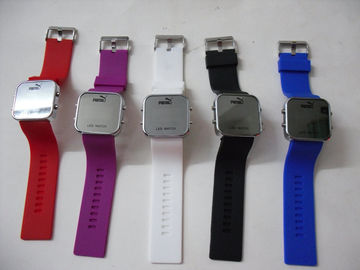 टिकाऊ रंगीन सिलिकॉन Wristband घड़ी / सिलिकॉन कंगन घड़ियाँ