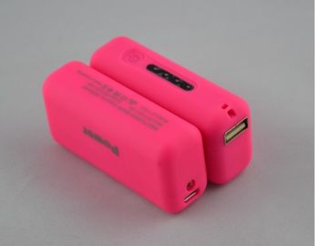 2600mAh यूएसबी एलईडी लाइट, लाल / गुलाबी / ग्रीन के साथ पोर्टेबल पावर बैंक