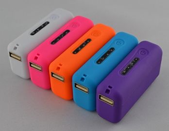 2600mAh यूएसबी एलईडी लाइट, लाल / गुलाबी / ग्रीन के साथ पोर्टेबल पावर बैंक