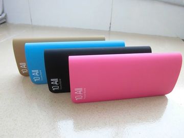 8800mAh तेजी से चार्ज वॉलेट ली आयन पावर बैंक एलईडी मशाल के साथ 5V