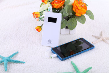 साथ एलसीडी डिस्प्ले 5V 2.1A आउटपुट डीसी मोबाइल उपकरणों के लिए 5000mAh पोर्टेबल पावर बैंक