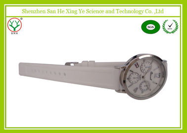 व्हाइट watchband 1 - 3 एटीएम सिलिकॉन का पट्टा घड़ियाँ देवियों लोगो Debossed के लिए