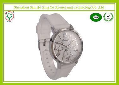 व्हाइट watchband 1 - 3 एटीएम सिलिकॉन का पट्टा घड़ियाँ देवियों लोगो Debossed के लिए