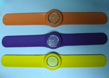 बिग चेहरा पीला थप्पड़ कंगन सिलिकॉन wristband घड़ियाँ बच्चों के लिए customerized लोगो के साथ