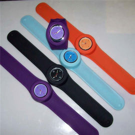 महिलाओं के लिए अनुकूलित सिलिकॉन Wristband घड़ी फैशन पतली