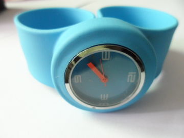 ब्लू लचीला सिलिकॉन Wristband घड़ी डिजिटल चिप्स के साथ लाइटवेट